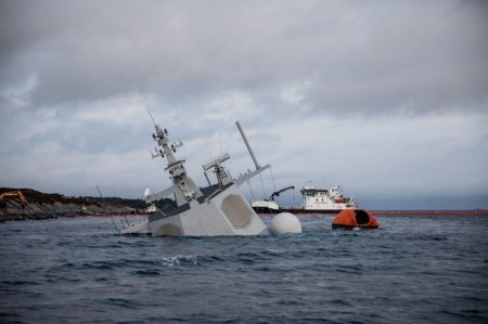 Норвежский фрегат "Хельге Ингстад" полностью затонул