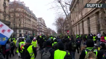 Во Франции всё стабильно: «Жёлтые жилеты» снова вышли на акцию протеста в П ...