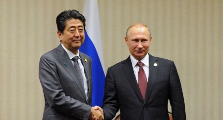 Владимир Путин и премьер-министр Японии Синдзо Абэ подводят итоги переговор ...