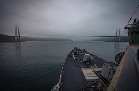 Ракетный эсминец ВМС США покинул воды Чёрного моря, не посещая Украину
