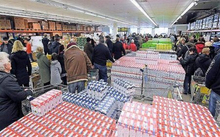 Бесполезность санкций по-европейски: немцы скупили все продукты российского магазина в Германии