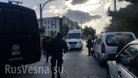 В Афинах швырнули гранату в полицейскую будку возле посольства России (+ФОТО)