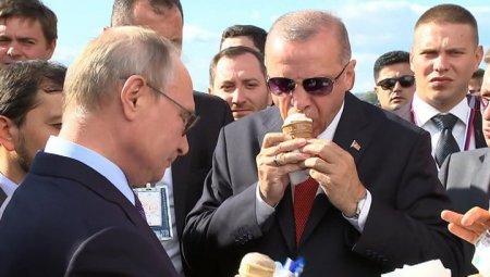 Эрдоган на МАКСе съел мороженое и заговорил по-русски