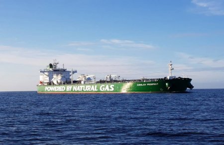 Российский танкер впервые в мире прошел Севморпуть на СПГ