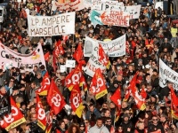 Во Франции протестующие заблокировали семь нефтеперерабатывающих заводов