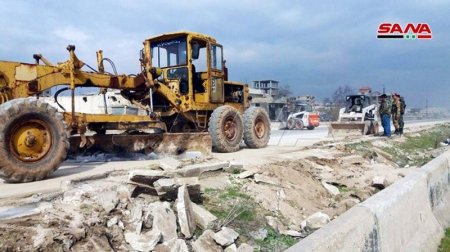 Сирийцы восстанавливают трассу М-5 в провинции Идлиб