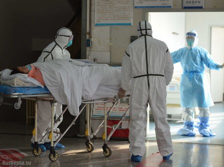 Китайская полиция извинилась перед семьей рассказавшего о коронавирусе врача