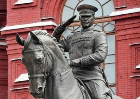 Загадка недели: в Москве внезапно демонтировали оригинальный памятник Жуков ...