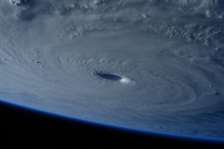 Глобальное потепление может замедлить ураганы. Это плохая новость
