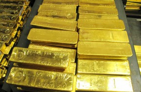 Миллиардеры США спешно меняют доллары на золото