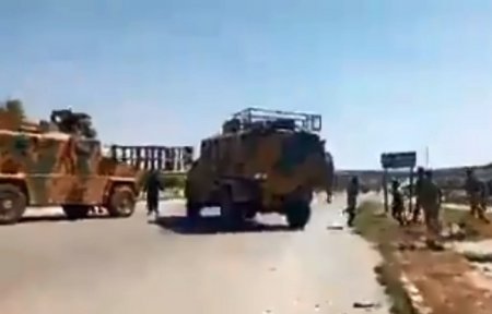 Совместный российско-турецкий патруль забросали камнями и попытались взорвать в Идлибе