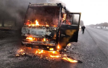 Под Днепропетровском автобус с пассажирами загорелся на ходу