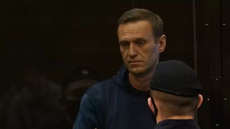 Суд отправил Навального в колонию