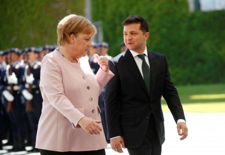 В Киеве началась встреча Меркель и Зеленского