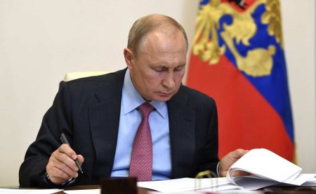 Выходные после вакцинации и запрет ночных увеселений: новые поручения Путина