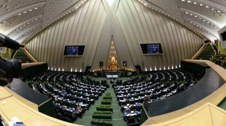 В парламенте Ирана пообещали ответить на атаку дронов и намёки Киева о прич ...