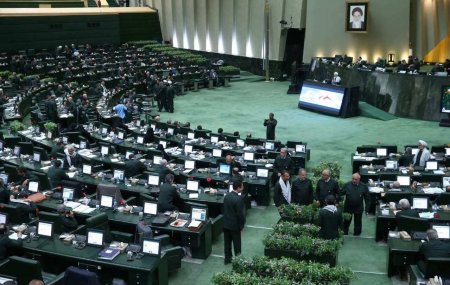 В парламенте Ирана пообещали ответить на слова Подоляка об атаке дронов в Исфахане