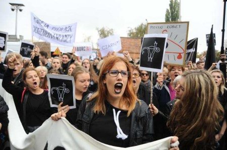 «Не наша война!» — поляки вышли на протест против помощи Киеву (ВИДЕО)