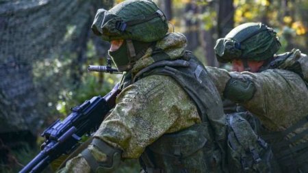 Спецназ и Армия России продолжают уничтожение отряда врага в Белгородской о ...