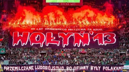 Польские футбольные фанаты поплатились за антиукраинские слоганы