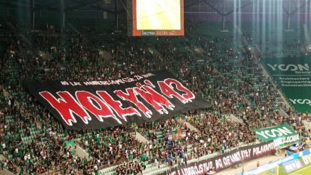 Польские футбольные фанаты поплатились за антиукраинские слоганы