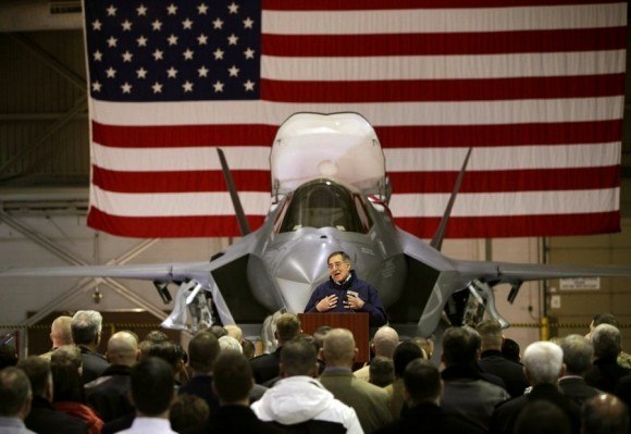 Глава Пентагона в веселом расположении духа осмотрел F-35B (ФОТО)