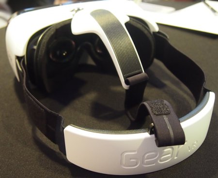 Samsung выпускает шлем виртуальной реальности Gear VR