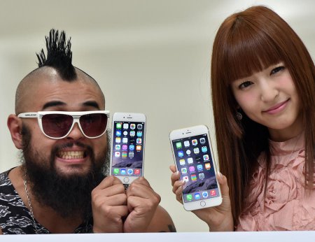 Владельцы iPhone 6 жалуются, что новый гаджет вырывает у них волосы