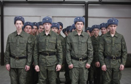 СМИ: В российской армии сможет служить любой иностранный гражданин, не нару ...