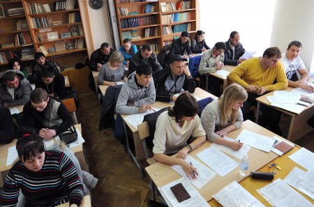 ​СМИ: Мигрантов из ДНР и ЛНР могут освободить от экзаменов по русскому языку и истории