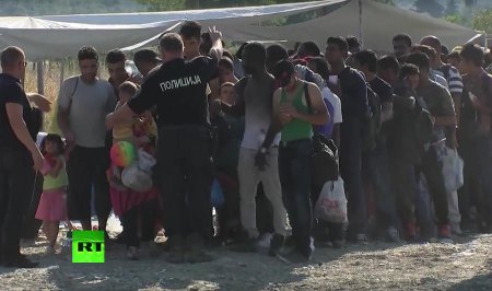 Сербию и Македонию захлестнул поток беженцев в Евросоюз