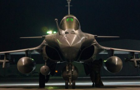 Франция нанесла авиаудар по ИГ в Сирии впервые после терактов в Париже