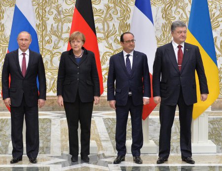 Владимир Путин, Ангела Меркель, Франсуа Олланд и Пётр Порошенко продлили Минские соглашения