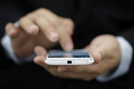 В Казахстане чиновники откажутся от смартфонов