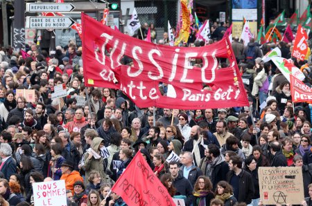Участники массовых протестов во Франции: Мы больше не можем делать вид, что ...