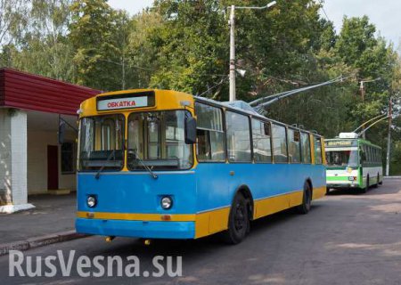 Зрада: в Черкассах запретили использовать патриотическую символику в троллейбусах