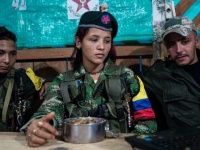 Колумбийские повстанцы сдадут оружие и через 150 дней станут партией - Воен ...