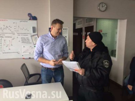 За Навальным пришли приставы (ФОТО)