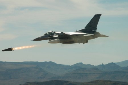 В результате авиаудара коалиции во главе с США в Сирии погибли 33 мирных жителя