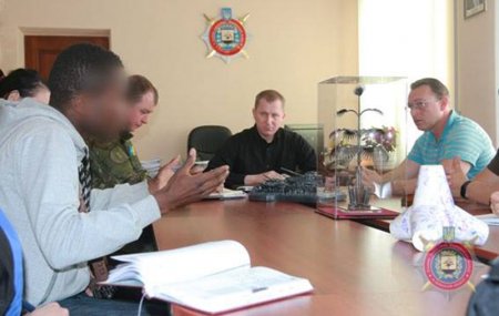 Аброськин встретился с иностранцем, обратившимся в полицию из-за конфликта с военными