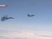 Российский Су-27 отогнал натовский F-16 от самолета с министром обороны над ...