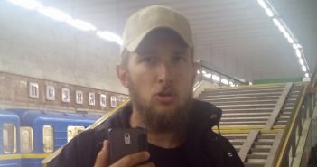 На журналиста Коцабу напали в метро Киева (видео)