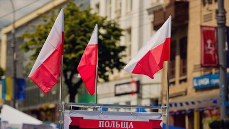 Польша присоединяется к дипломатической войне против Украины