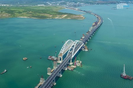 Крымский мост наполовину готов