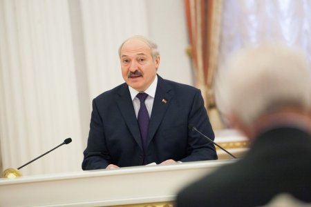 Лукашенко запретил внедрять в Белоруссии российскую систему высшего образов ...
