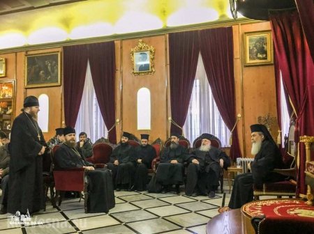 Патриарх Иерусалимский после отказа во встрече Порошенко лично благословил верующих УПЦ (ФОТО)